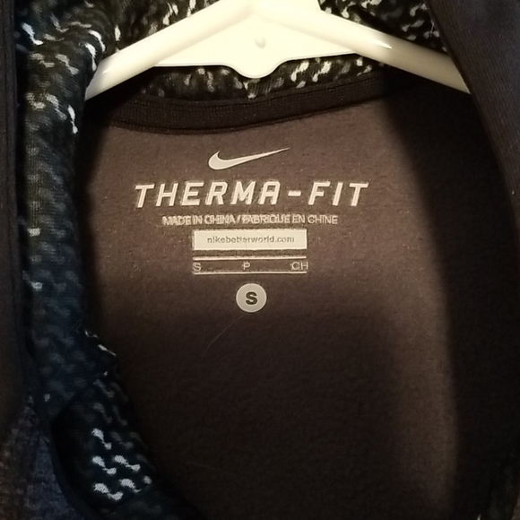 Womens size Small nike therma fit hoodie - Picture 3 of 3